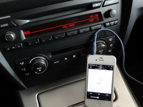 Bmwのaux端子にiphone Ipodをつなげた時 Iphoneの音量を最大にせずに オーディオ側で音量を適切に調整する方法 Bmw Carlife